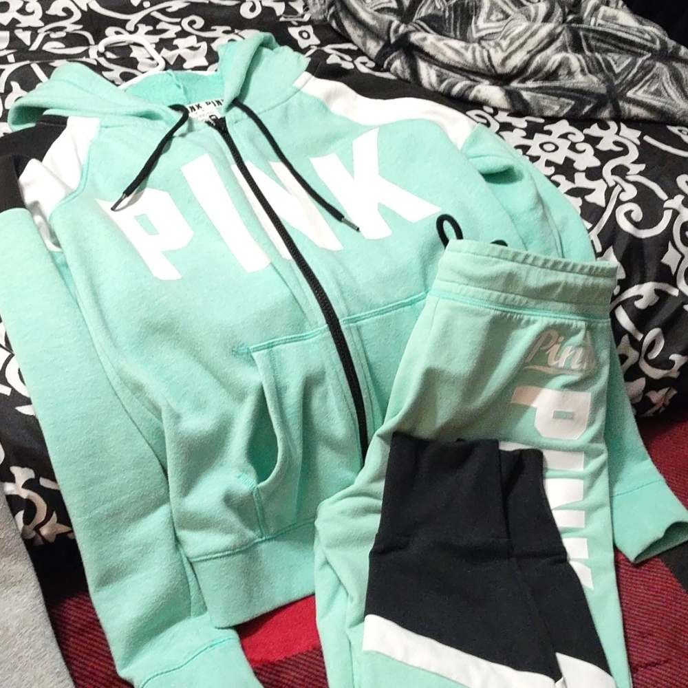 Rare vs pink out fit